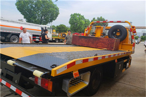 溪翁庄附近拖车电话号码服务